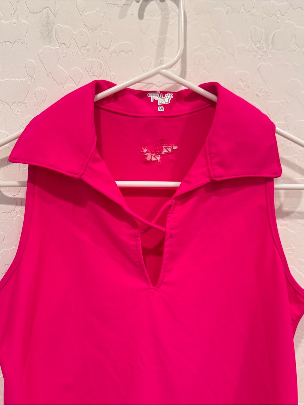 Tzu Tzu Sleeveless Polo Quinn Top Hot Pink Golf Size Medium Women’s Stretch - Picture 2 of 6